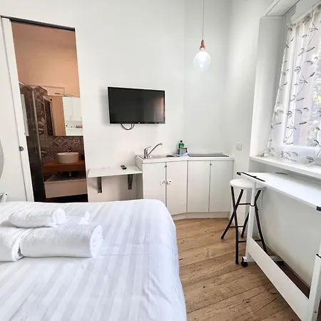 5 Min Walk To Duomo Petite Loft! Apartment *