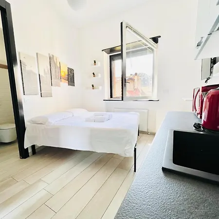 דירה 5 Min Walk To Duomo Petite Loft! מילאנו
