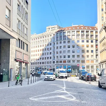 5 Min Walk To Duomo Petite Loft! דירה מילאנו